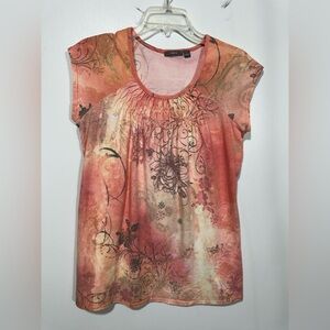 Woman’s very short sleeve shirt